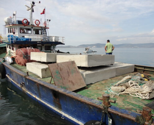Muğla Milas Kıyıkışlacık Odek Marina İskele ve Sualtı Beton Blok Zincir Hatları Montajı